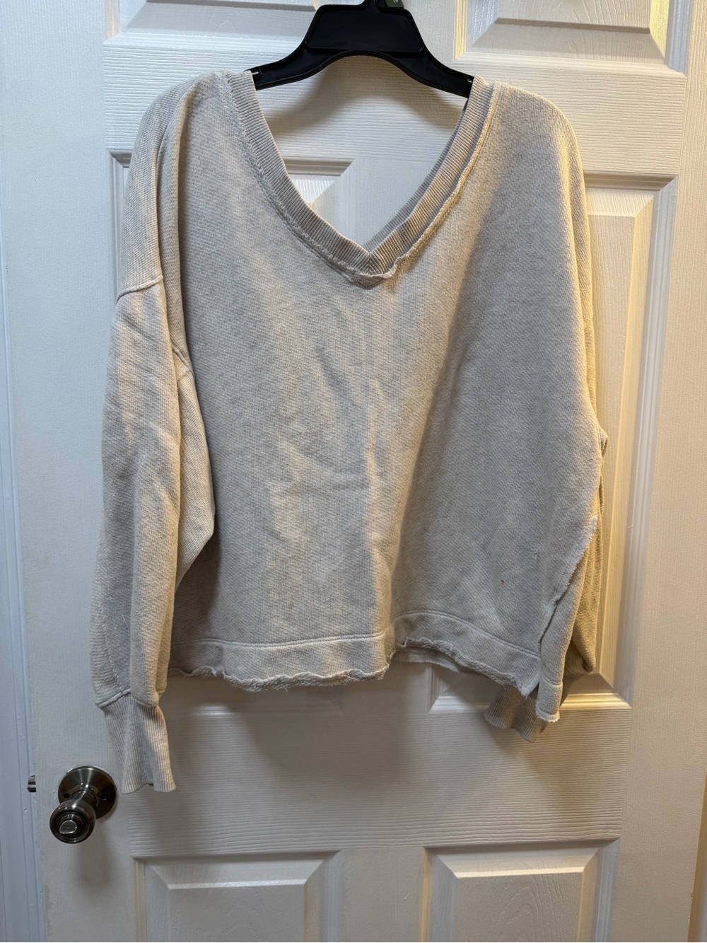 American Eagle Outfitters Light Beige V-Neck Raw-Hem Pullover